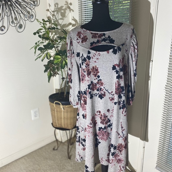 Dress - Picture 5 of 9